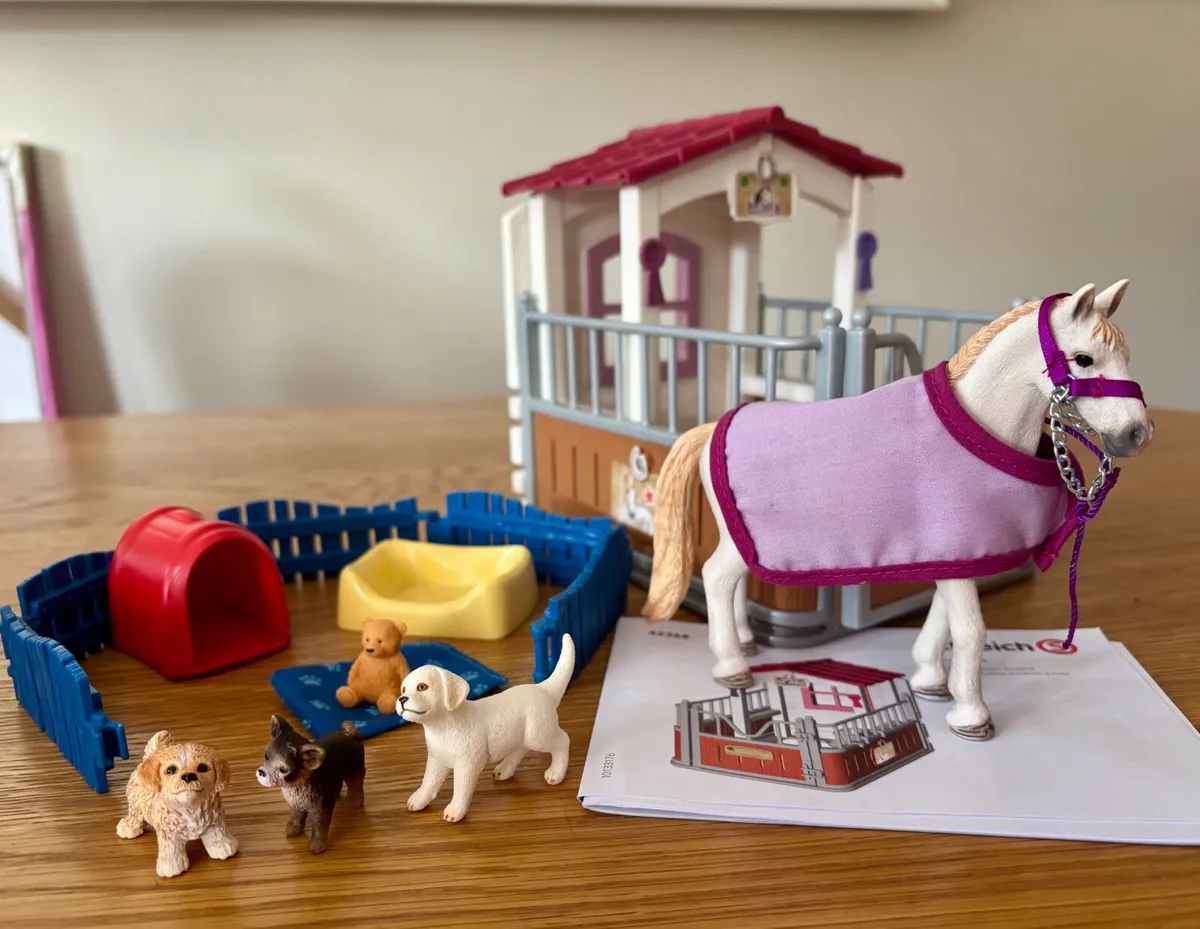 Schleich Horse Box & Mare and Puppy Pen - Image 2