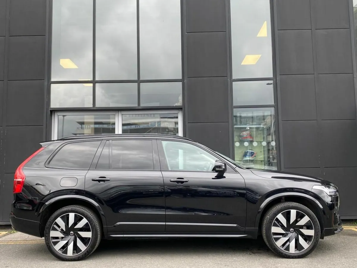 Volvo XC90 T8 Dark Plus Recharge AWD Auto (PHEV) - Image 4