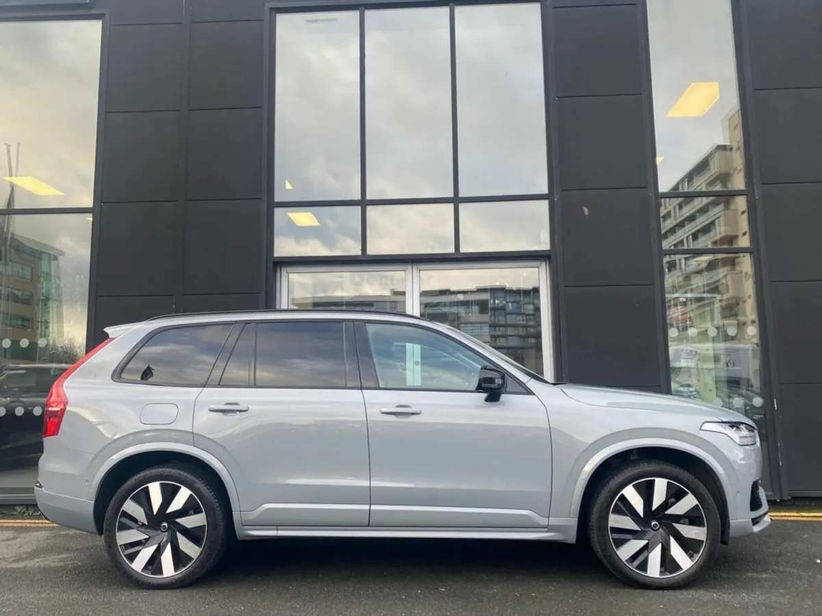 Volvo XC90 T8 Dark Plus Recharge AWD Auto (PHEV) - Image 4