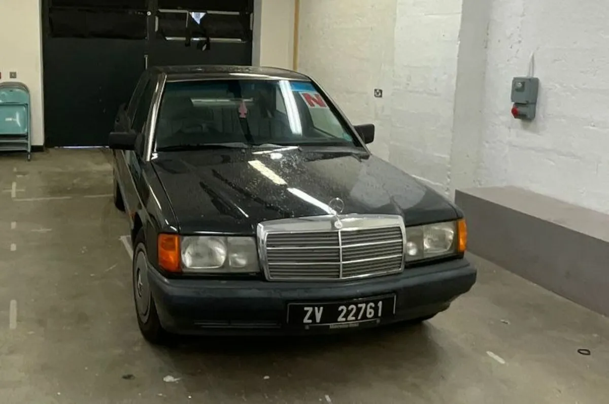 Mercedes 190D 2.5L Diesel - Image 1