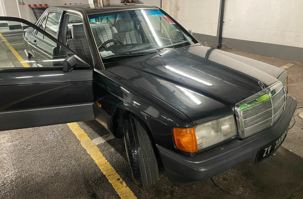 Mercedes 190D 2.5L Diesel - Image 2