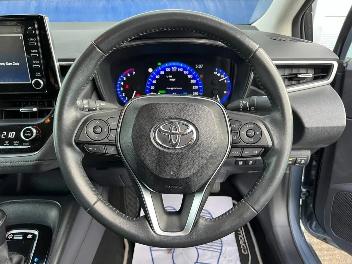 Toyota Corolla LUNA 1.8 HYBRID AUTO // LOW MILEAGE - Image 4