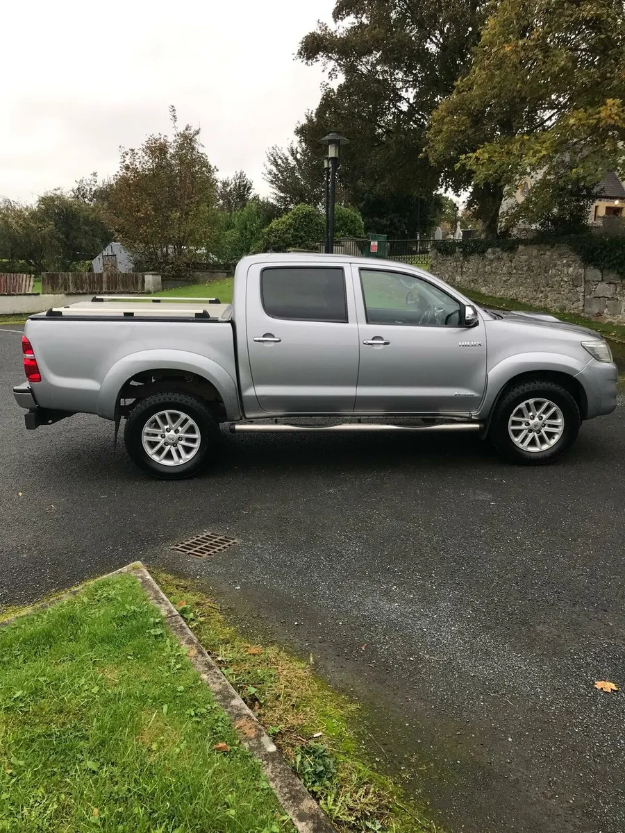 2016 Toyota hilux invincible - Image 3