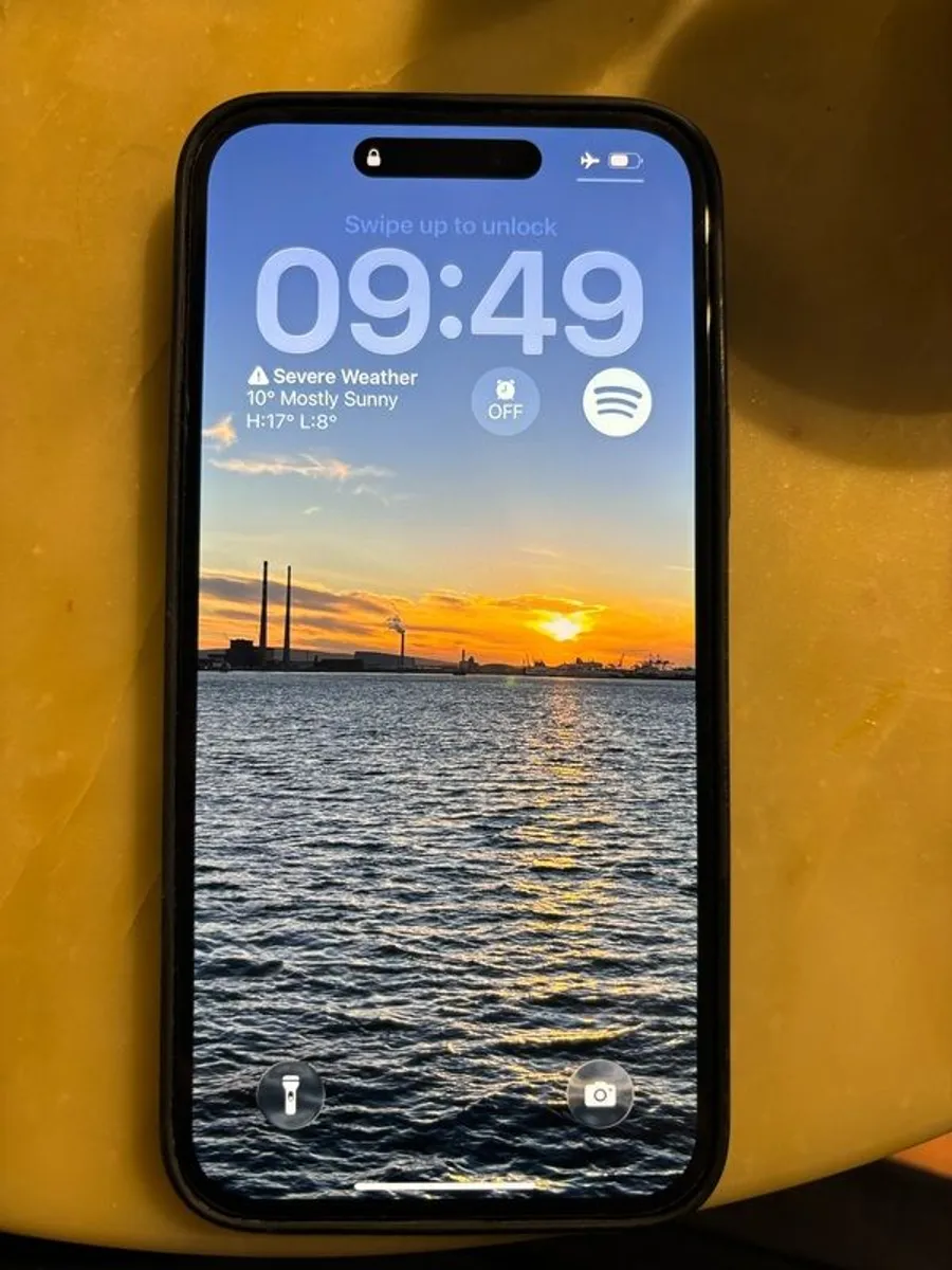 iPhone 15 Plus - Image 1