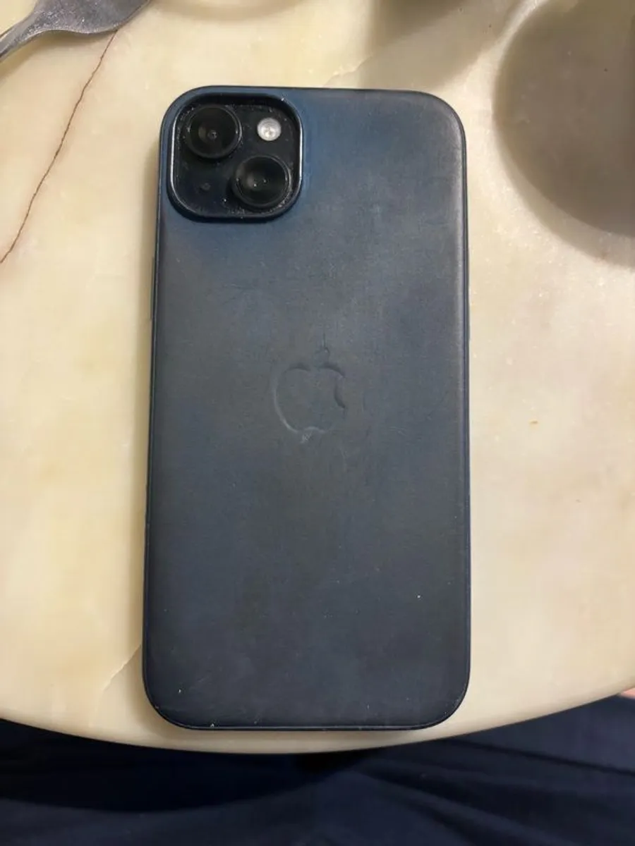 iPhone 15 Plus - Image 2