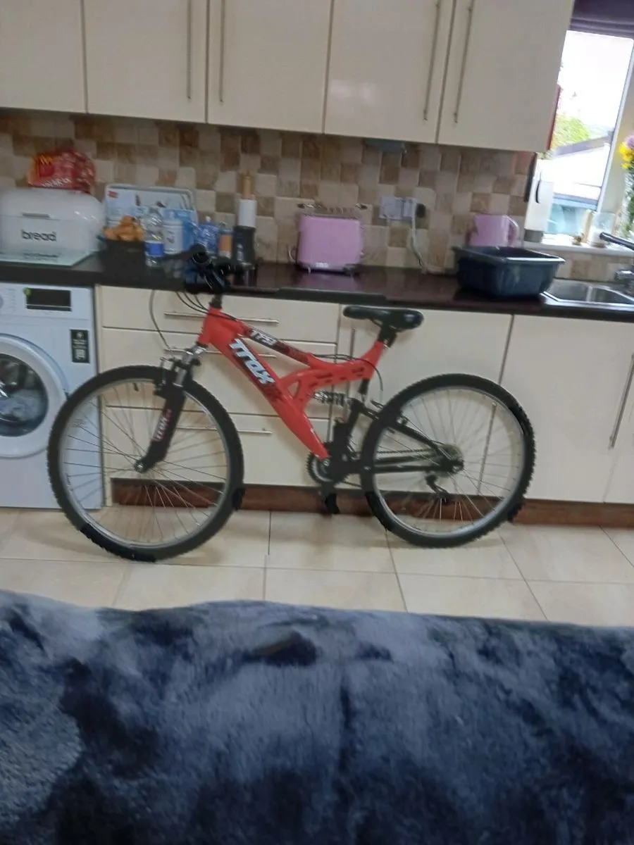 BOYS MOUNTAIN BIKE 26 INCH WHEELS - Image 1