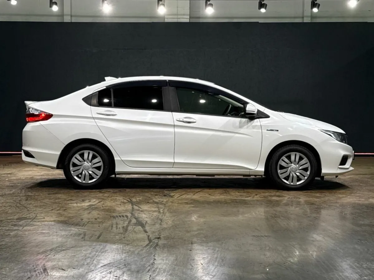 Honda Grace PETROL HYBRID 1.5L - DIGITAL A/C - CRU - Image 2