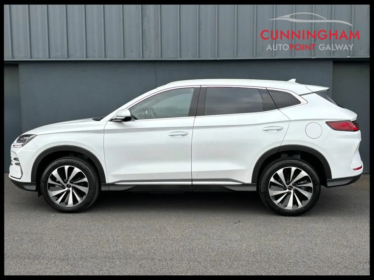 BYD SEAL U DM-i Boost 18.8kWh **80km EV Range** - Image 4