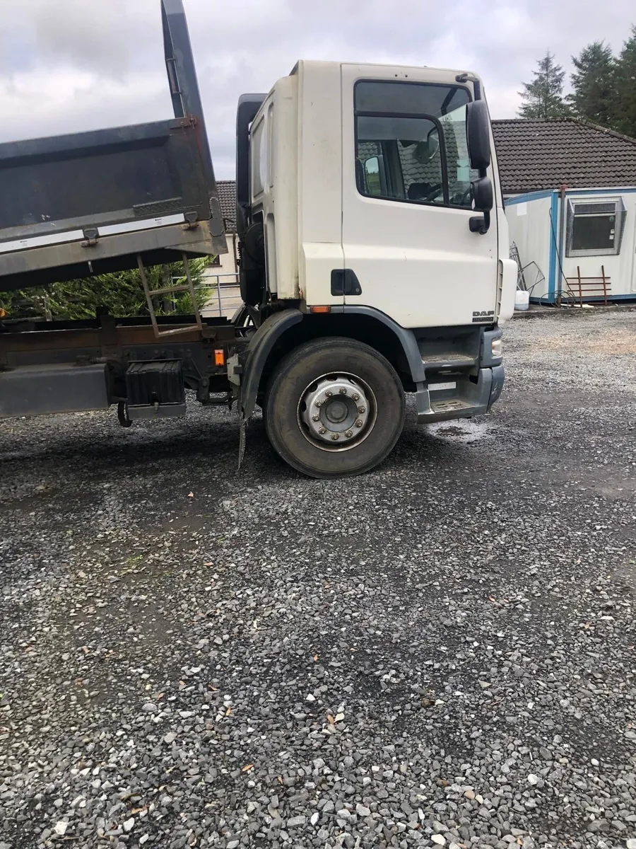 Daf cf 65 220 18 ton tipper - Image 2