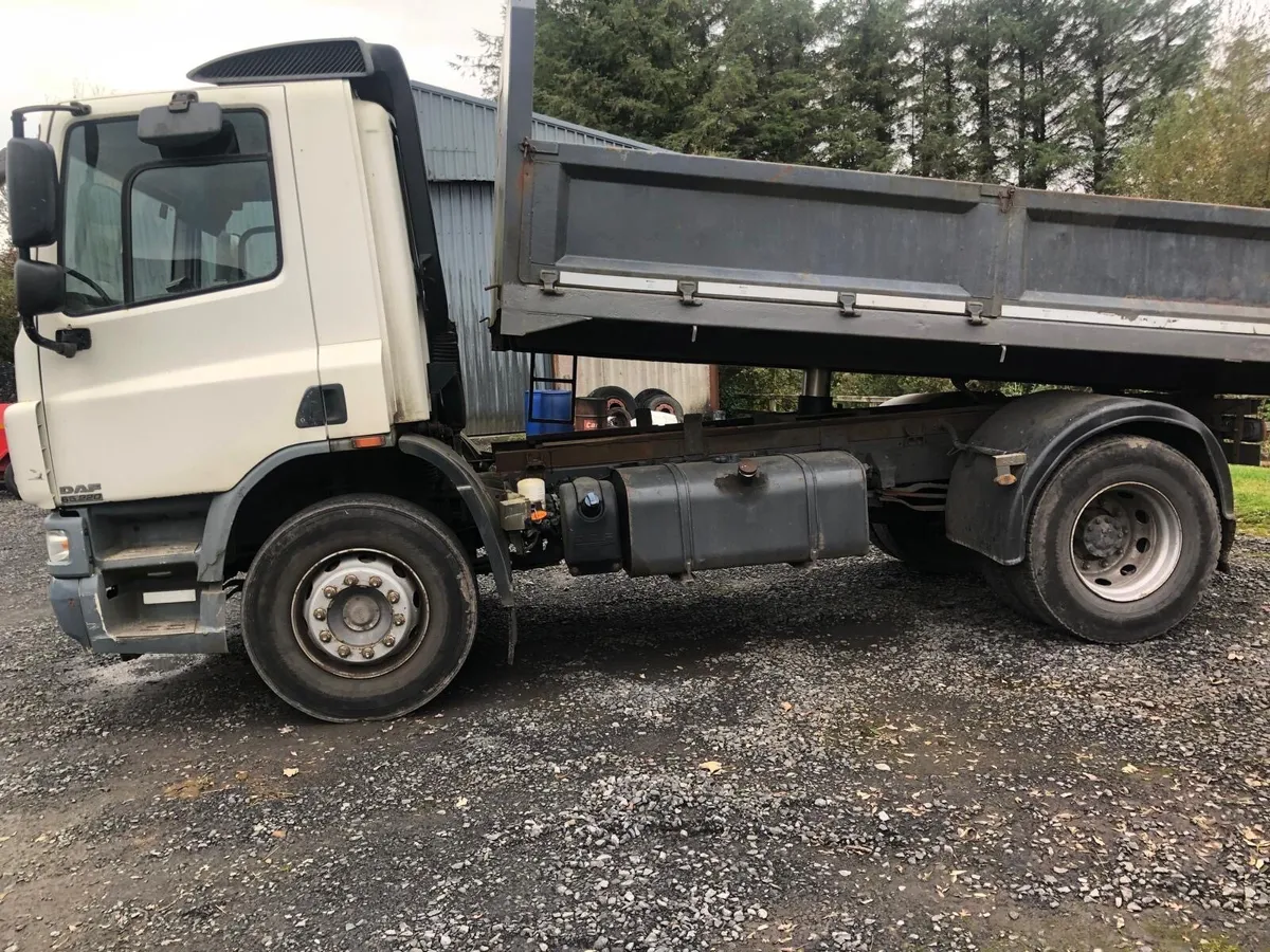 Daf cf 65 220 18 ton tipper - Image 3