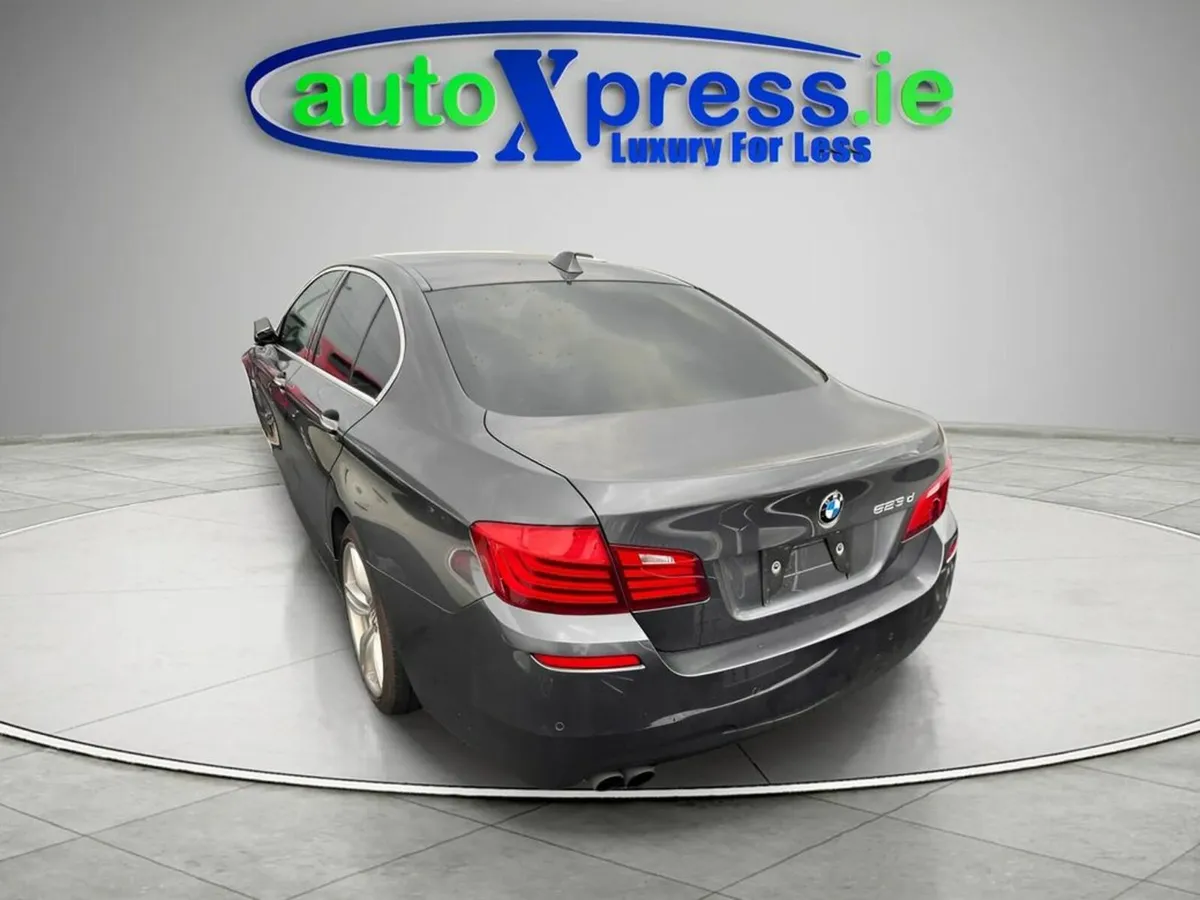 BMW 5-Series 523D Automatic, Reversing camera - Image 3