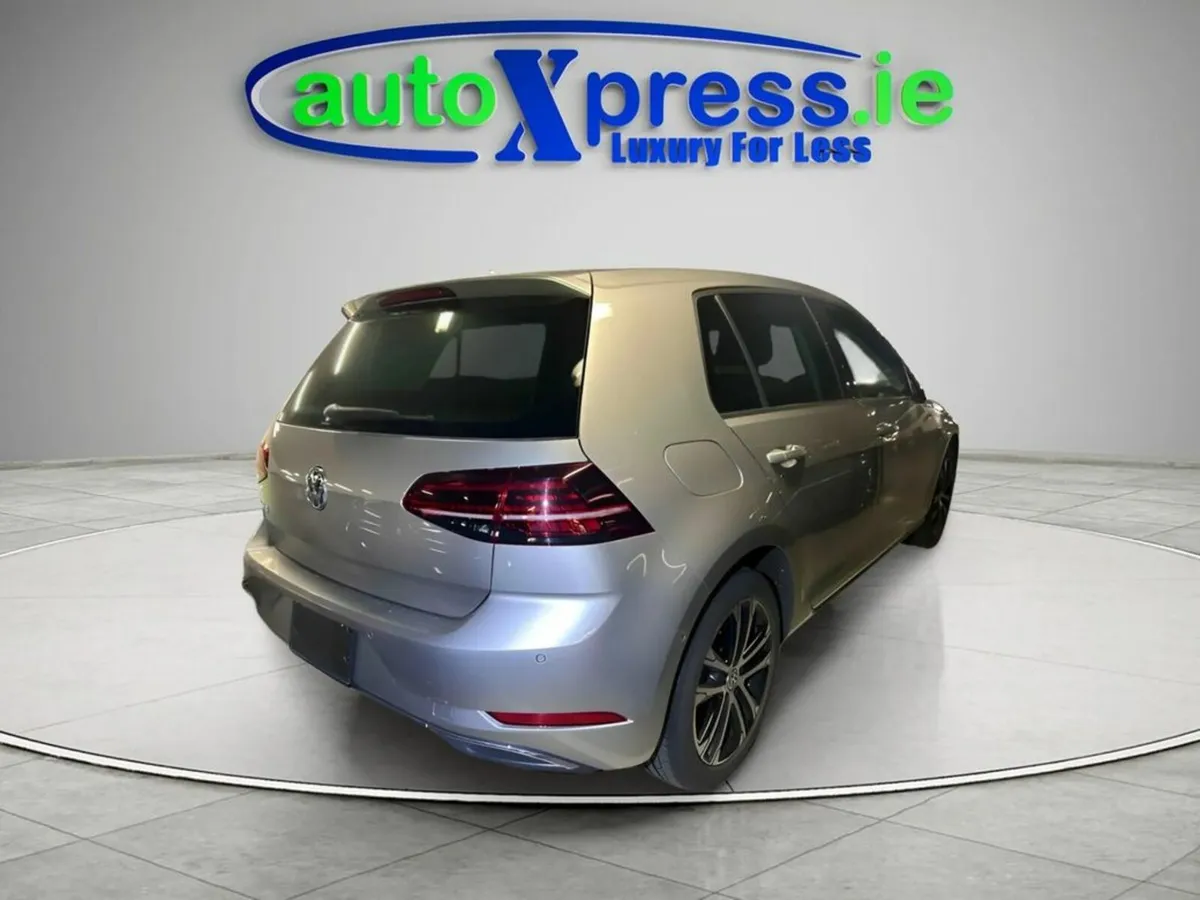 Volkswagen Golf 1.2 TSI Automatic, Reversing camer - Image 3