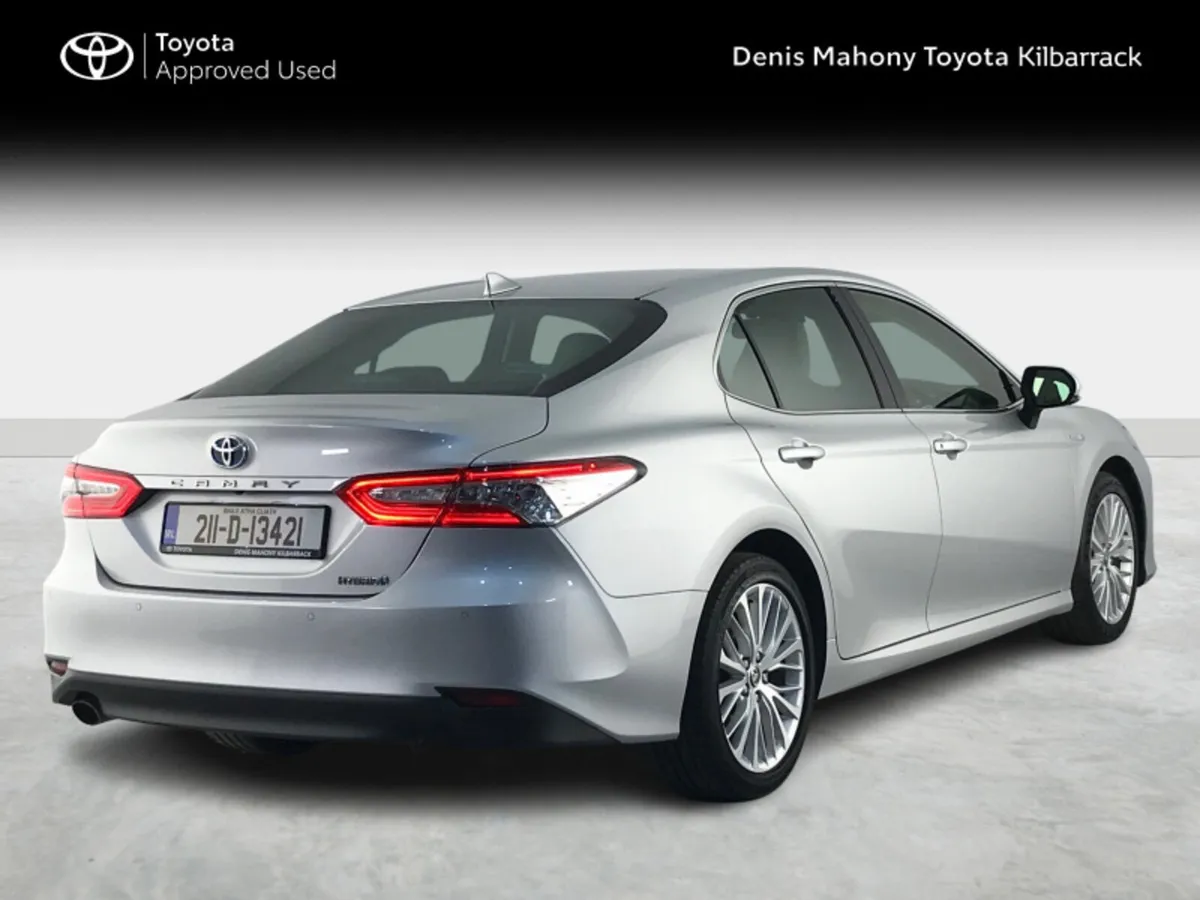 Toyota Camry Platinum Hybrid - Image 2