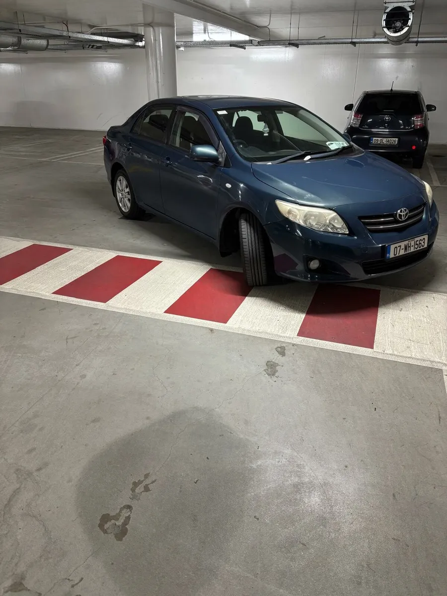 Toyota Corolla very low km - Image 2