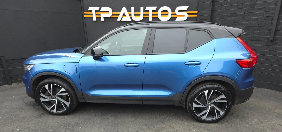 Volvo XC40 2020 T5 262 PHEV R-DESIGN HUGE SPEC PAN - Image 2