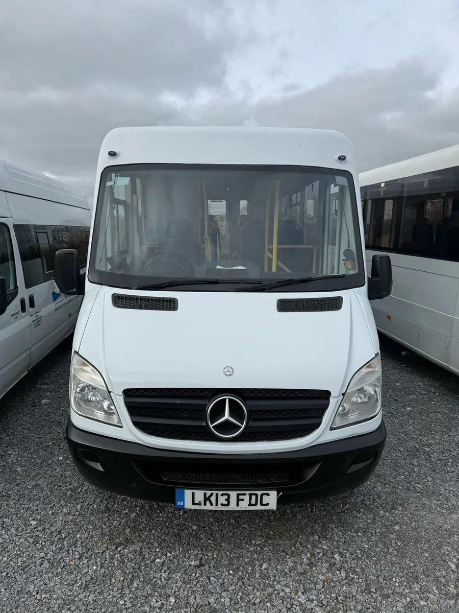 Buses & coaches - Image 1
