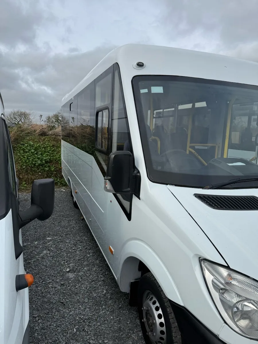 Buses & coaches - Image 2
