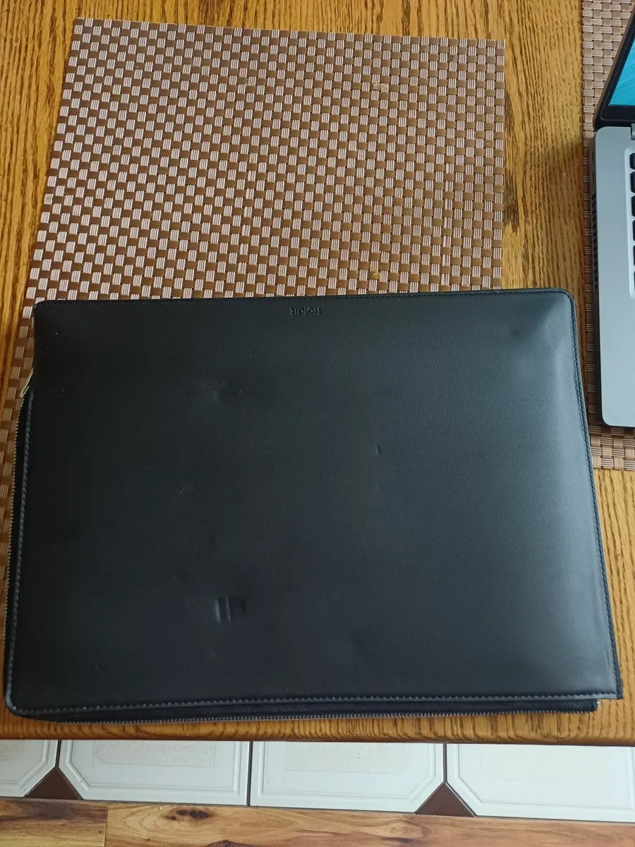 Laptop - Image 2