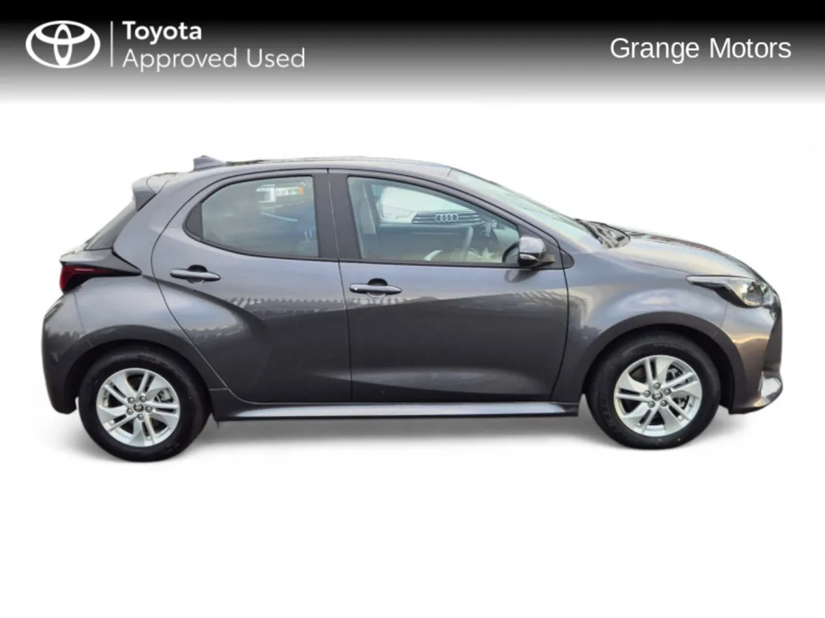 Toyota Yaris 1.5 HYBRID LUNA 5DR - Image 4
