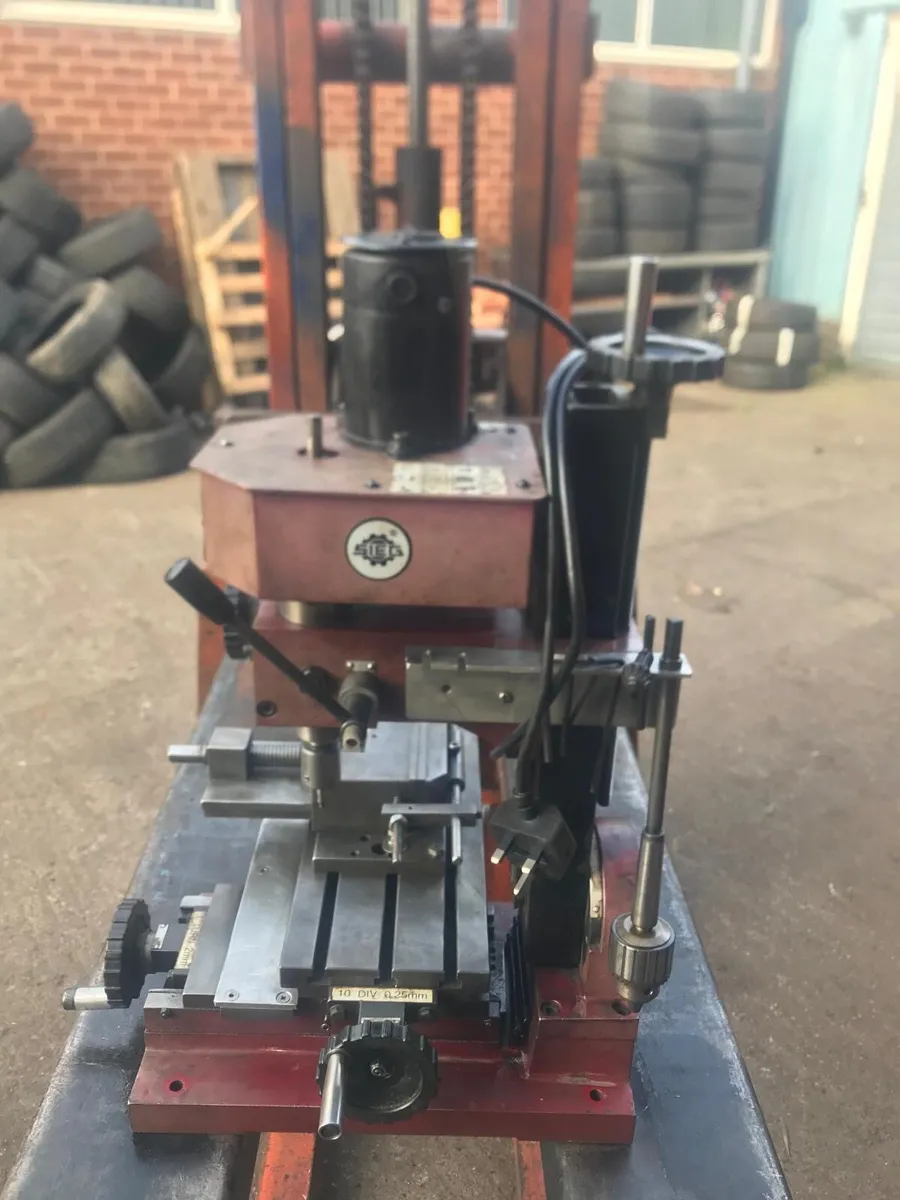 Bench micro milling machine with tooling - Image 4