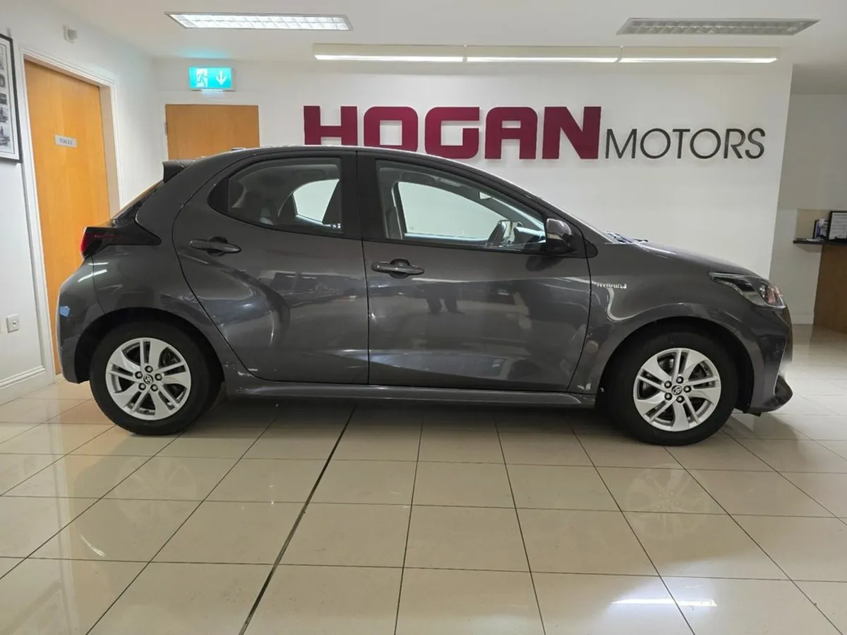 Toyota Yaris Hybrid Luna Automatic - Image 3