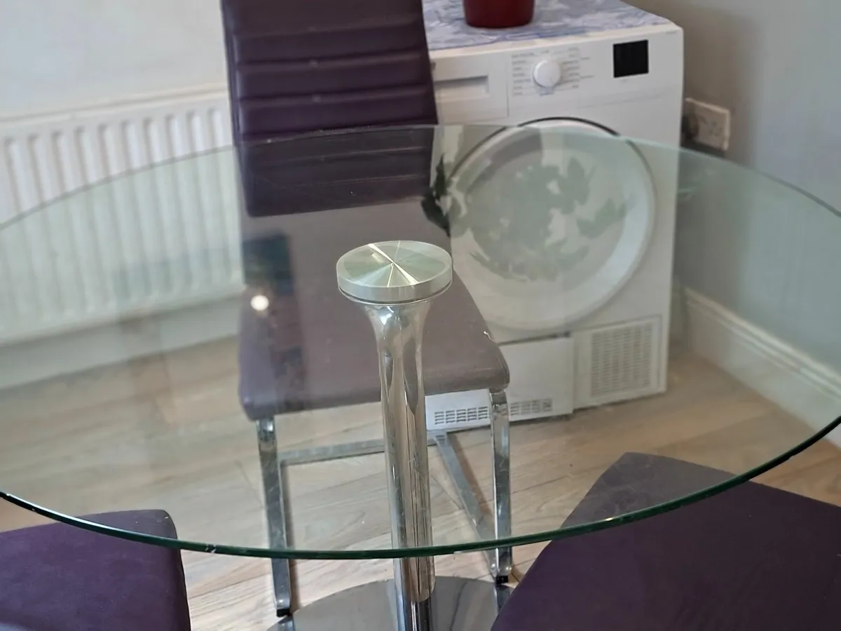 Kitchen table - Image 1