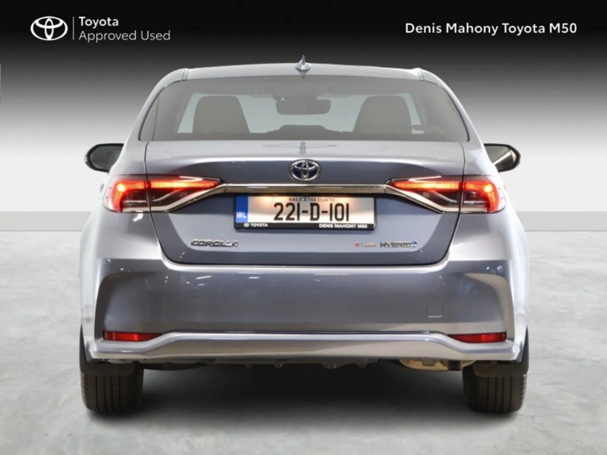 Toyota Corolla Hybrid Luna Sport Auto - Image 4