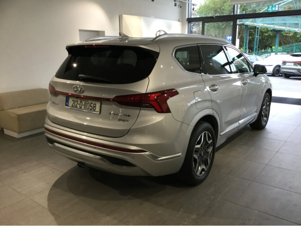 Hyundai Santa Fe PLUG IN HYBRID - Image 2