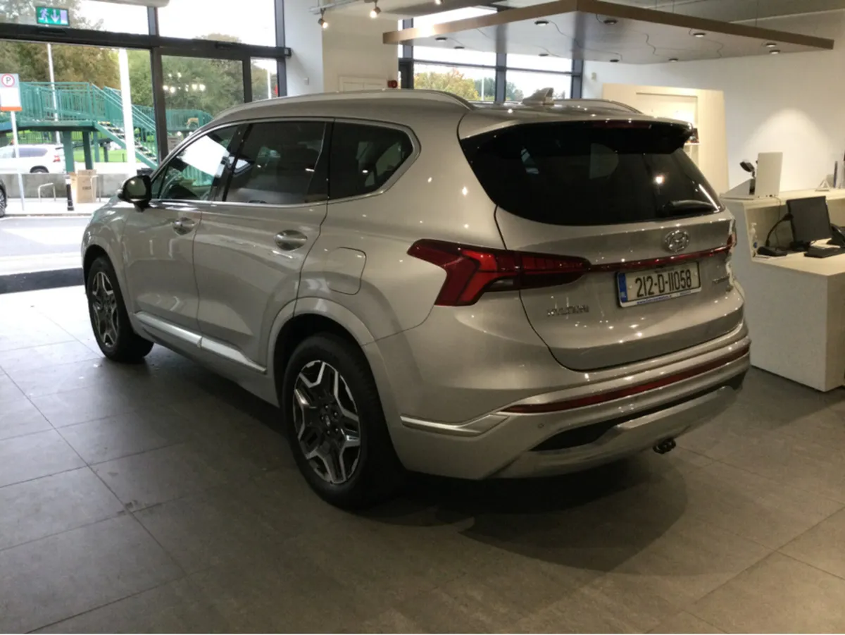 Hyundai Santa Fe PLUG IN HYBRID - Image 4