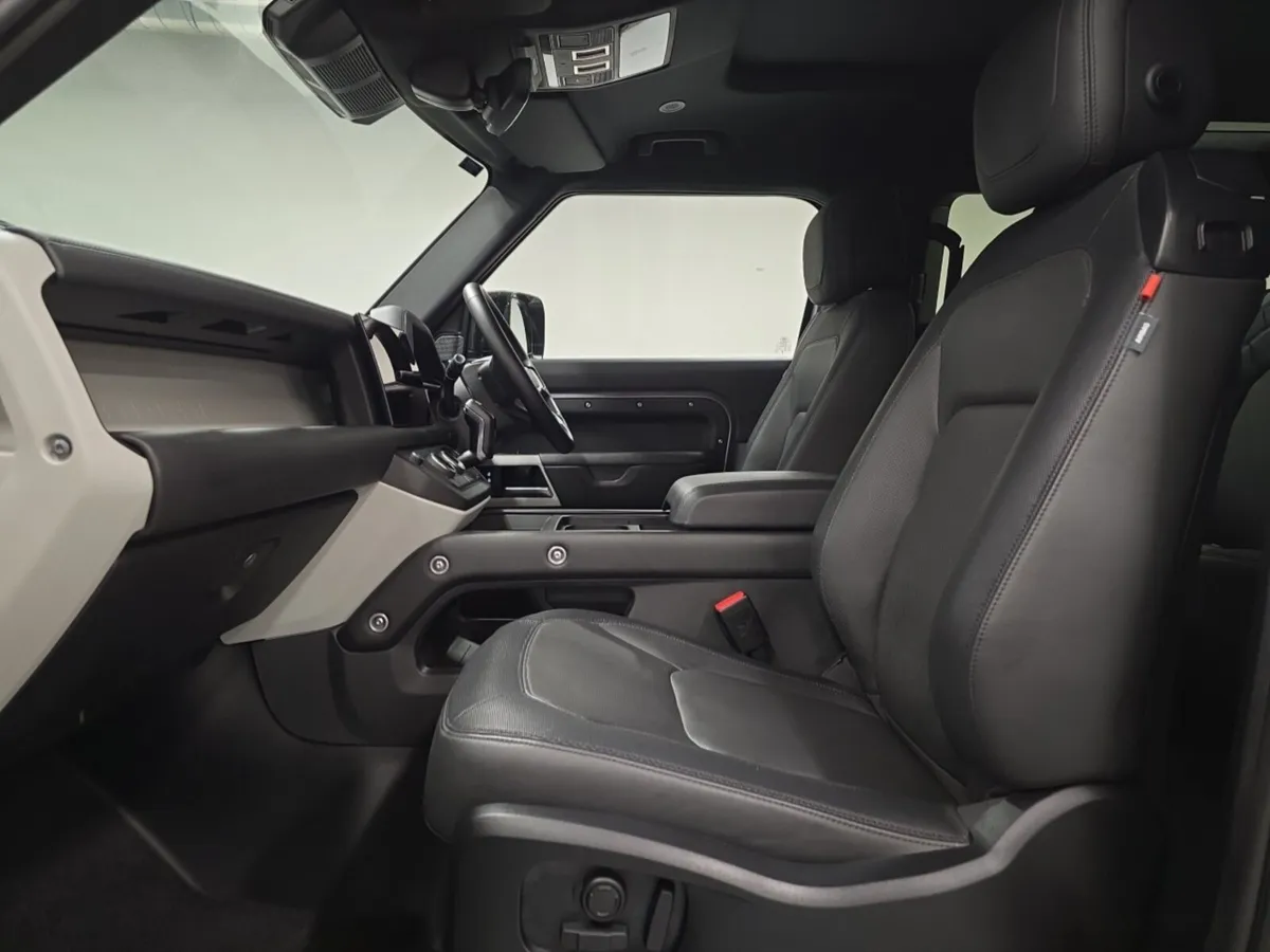 Land Rover Defender Diesel Estate X-Dynamic HSE - Image 3