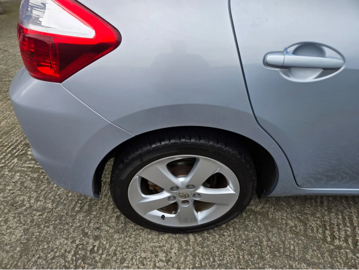 Toyota Auris 1.8 T-SPIRIT CVT 5DR AUTO// VERY CLEA - Image 2