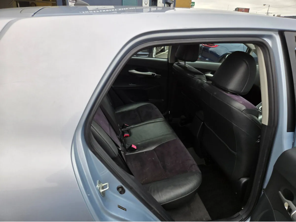 Toyota Auris 1.8 T-SPIRIT CVT 5DR AUTO// VERY CLEA - Image 4