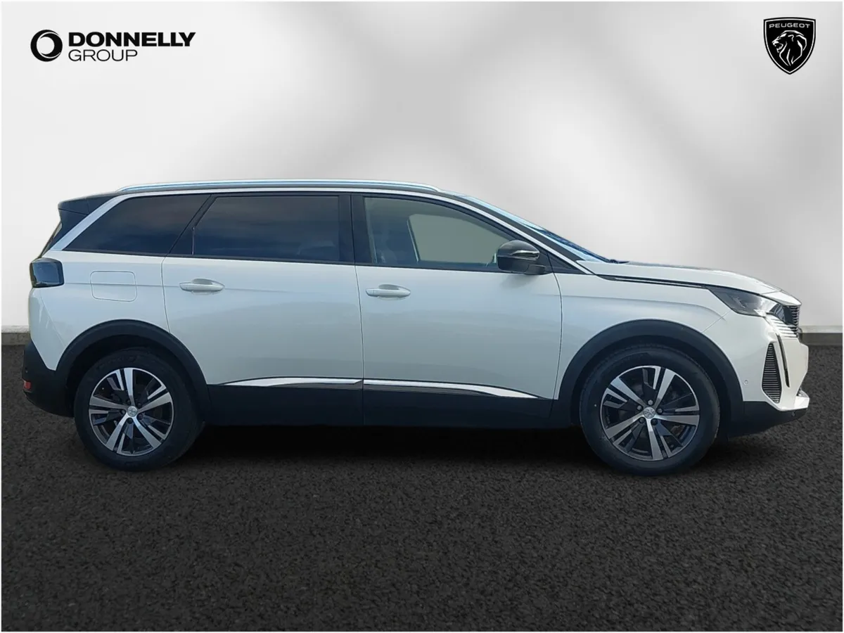 Peugeot 5008 Diesel Estate Allure Premium+ - Image 3