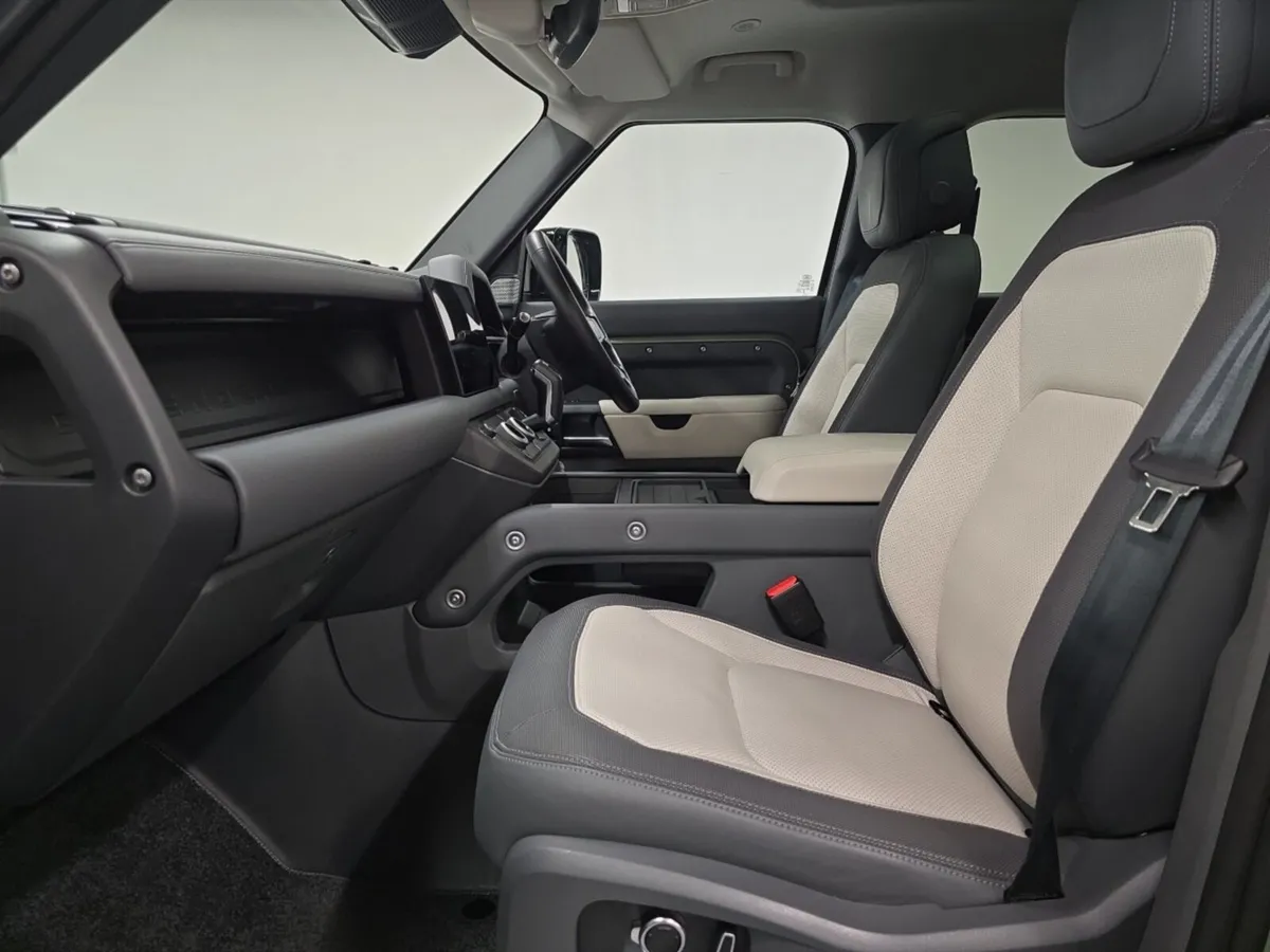 Land Rover Defender Diesel Estate X-Dynamic HSE - Image 3