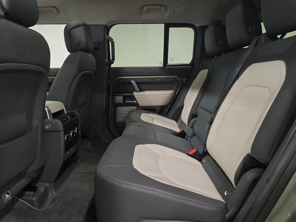 Land Rover Defender Diesel Estate X-Dynamic HSE - Image 4