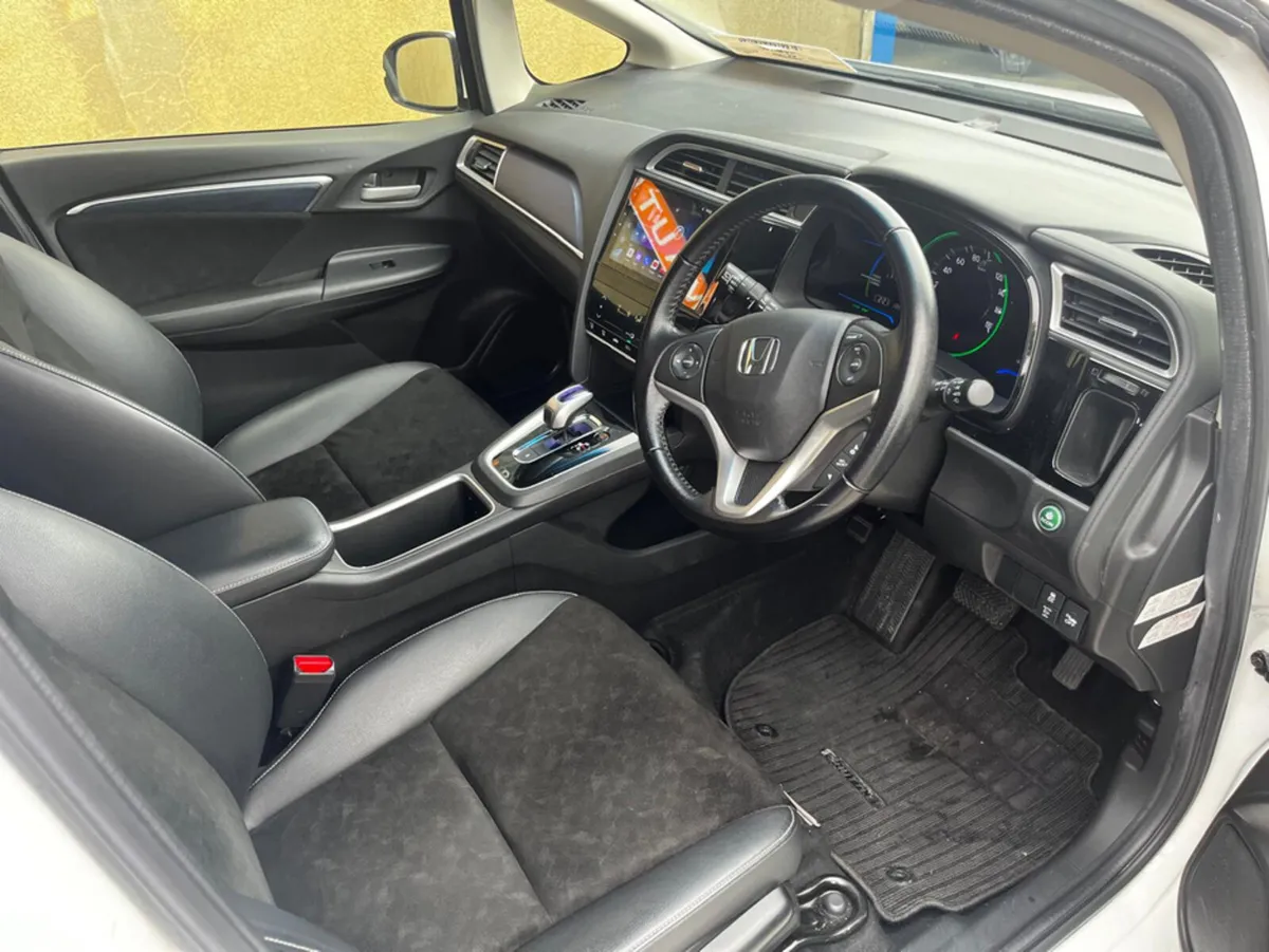 Honda Shuttle DAA-GP7 5DR AUTO - Image 4