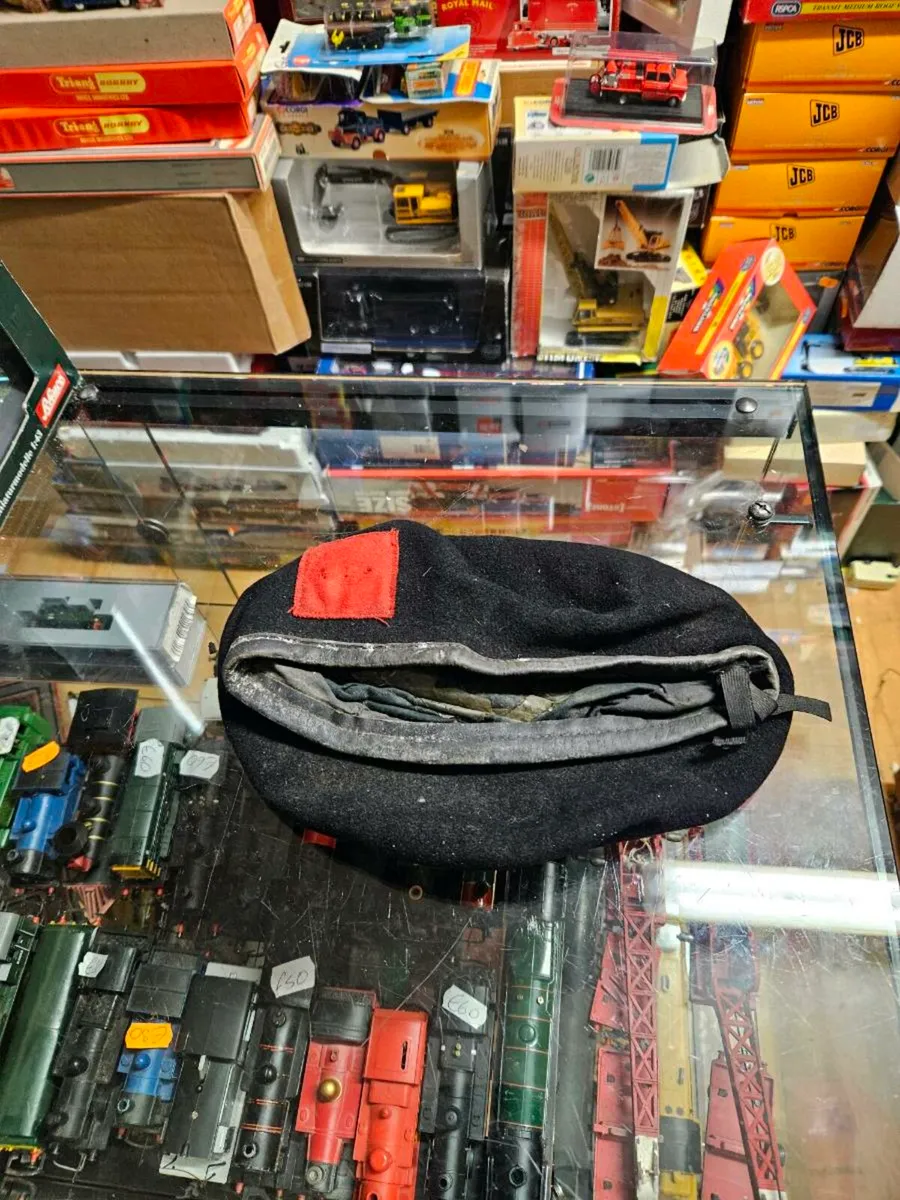 Vintage Irish Army Defence Forces Beret - Image 1