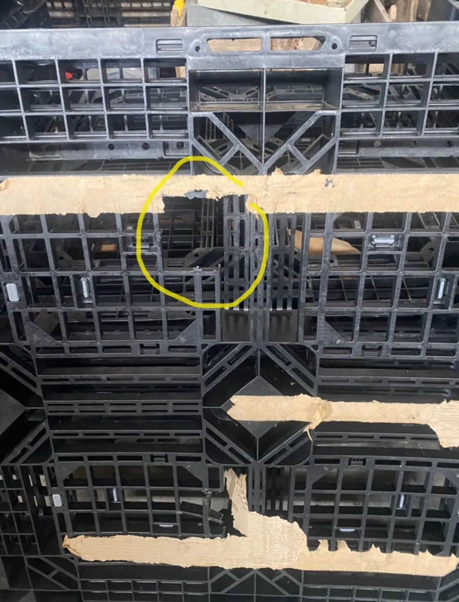 Very slightly damaged pallets - Image 1
