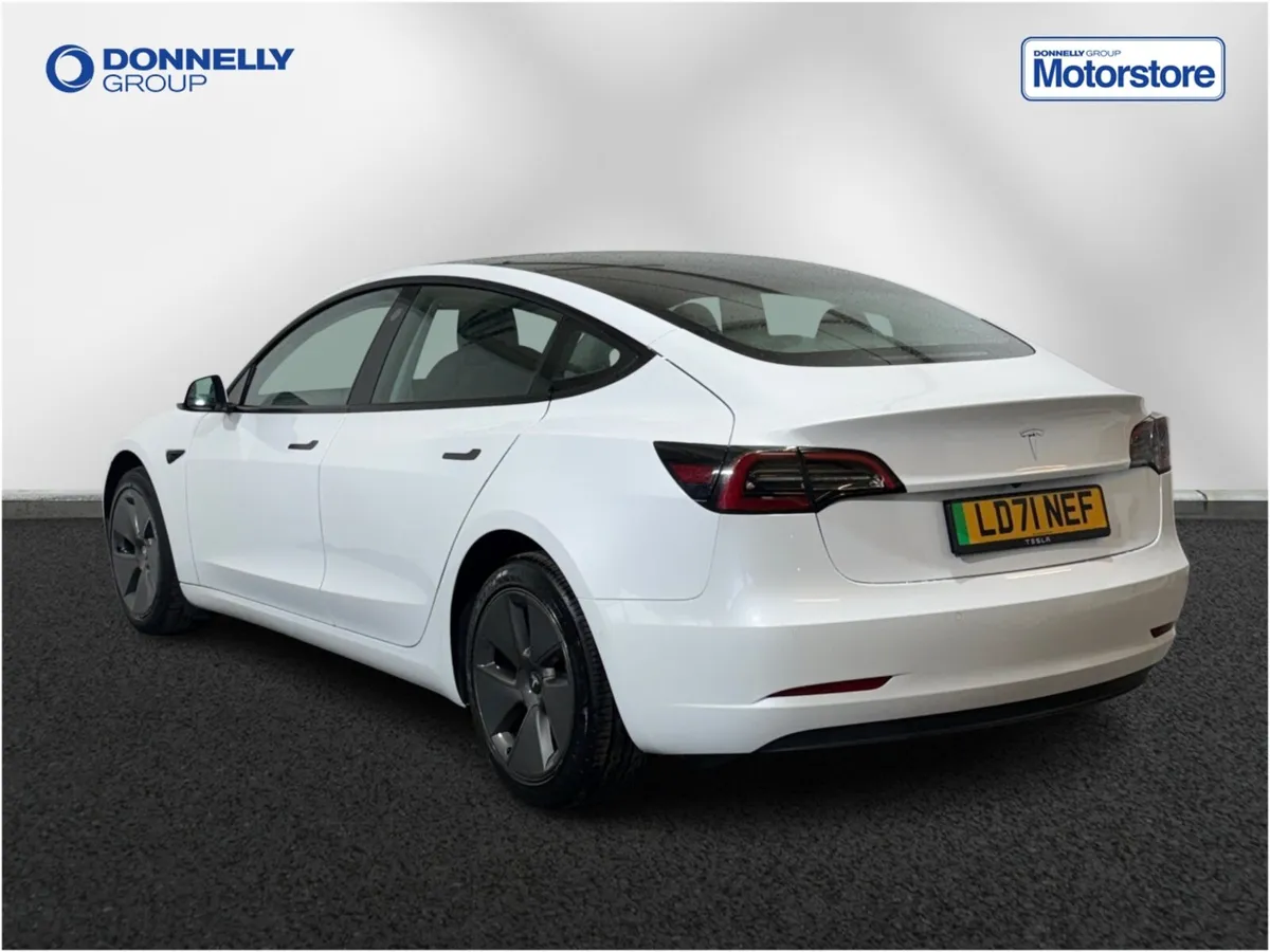 Tesla Model 3 Saloon Standard Plus - Image 2