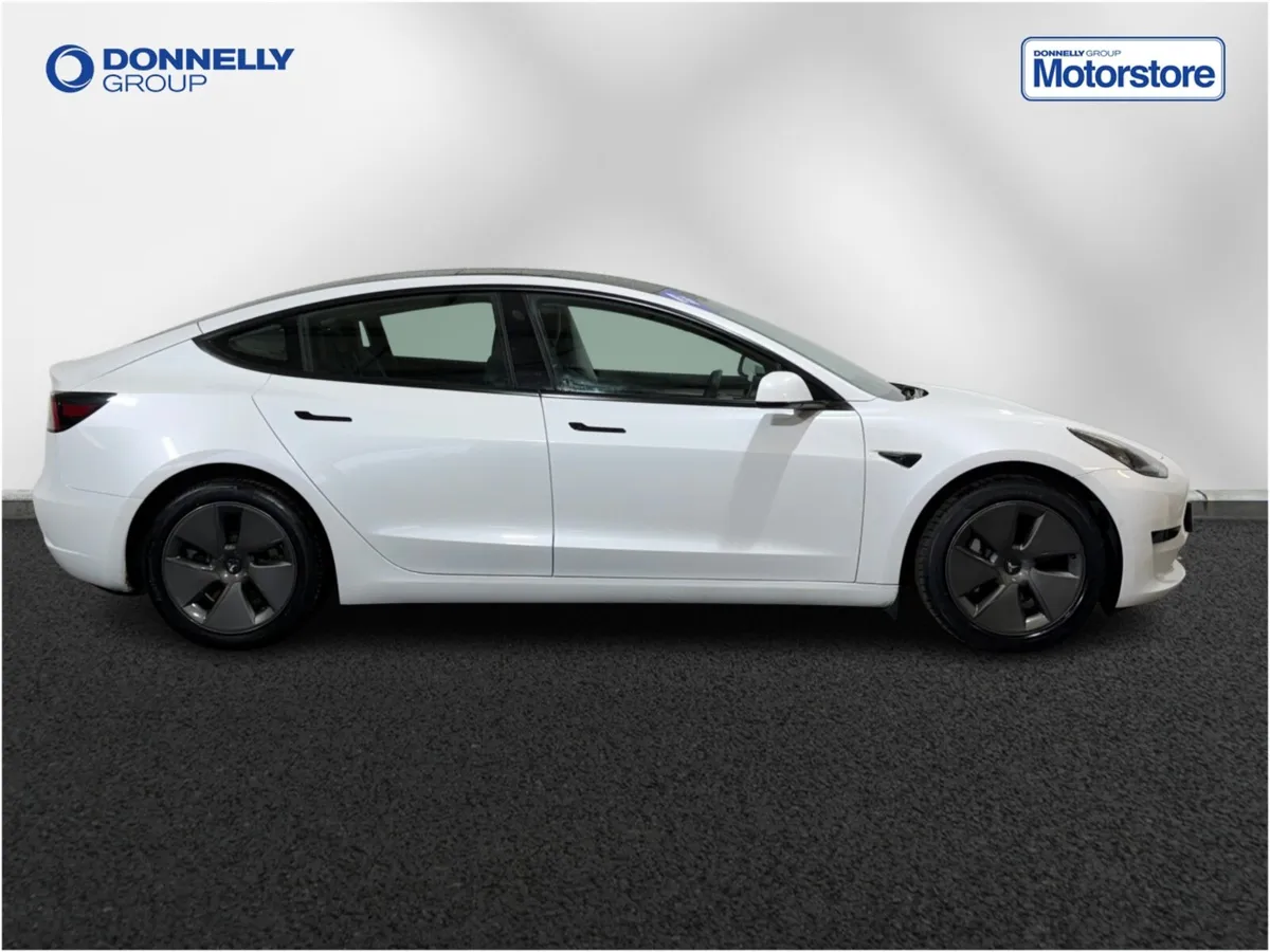 Tesla Model 3 Saloon Standard Plus - Image 3