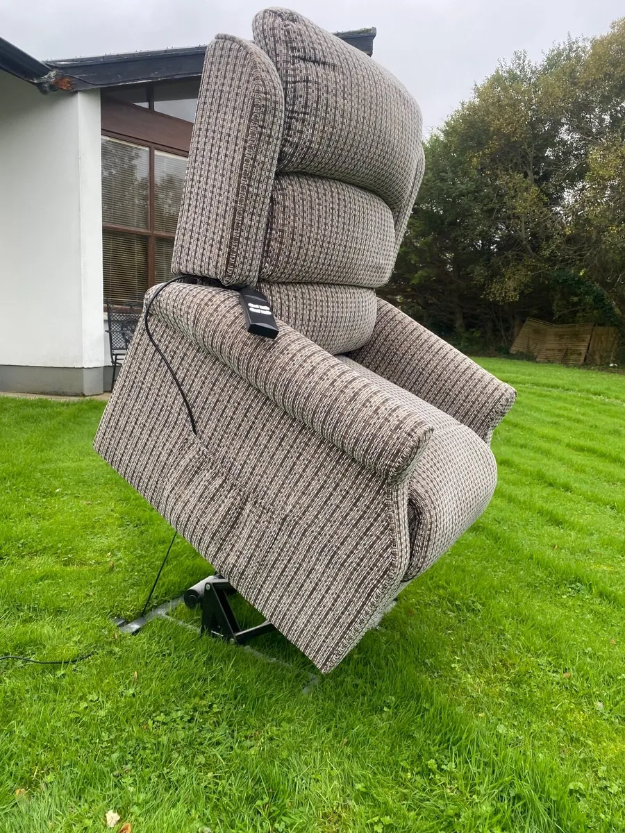Electric Riser Recliner Mobility Chair 2 Motors - Image 1