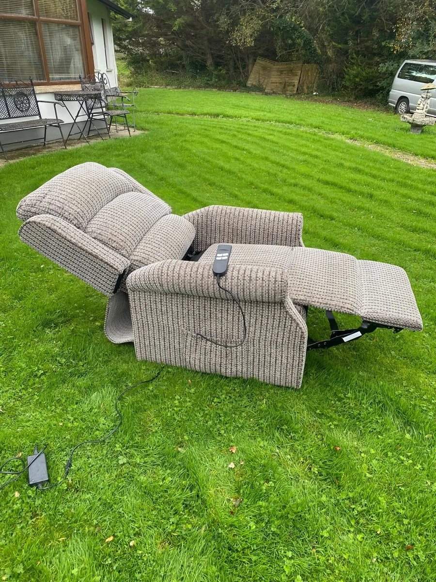 Electric Riser Recliner Mobility Chair 2 Motors - Image 2