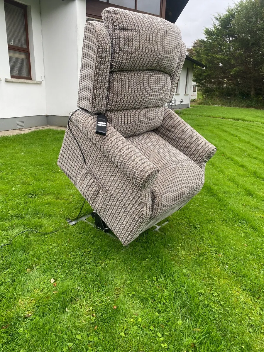 Electric Riser Recliner Mobility Chair 2 Motors - Image 3