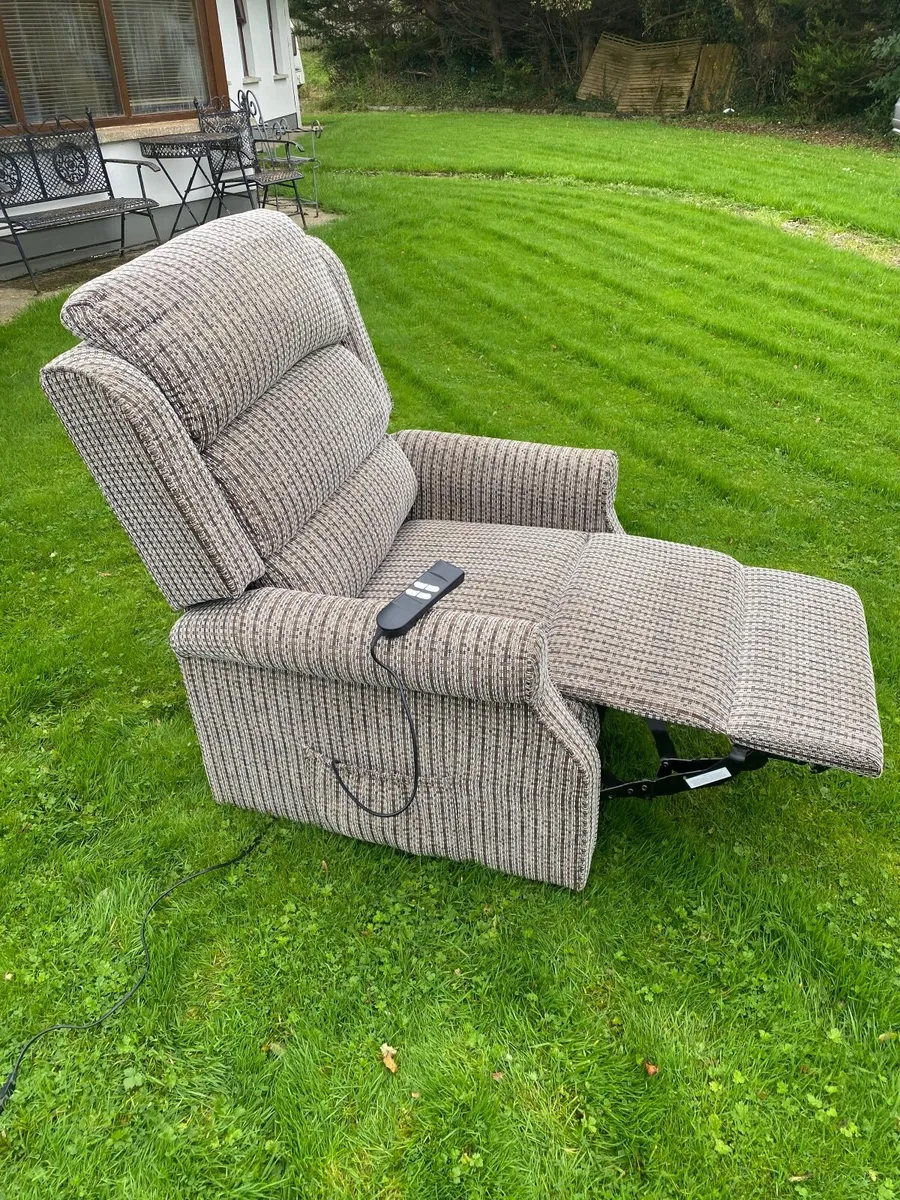 Electric Riser Recliner Mobility Chair 2 Motors - Image 4