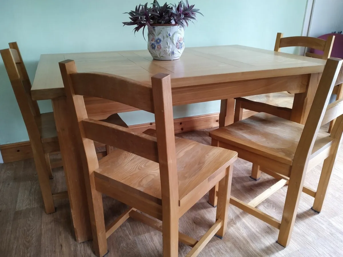 Dinning table / six chairs - Image 1