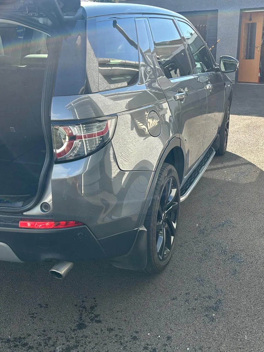 Land Rover Discovery Sport 2018 - Image 2