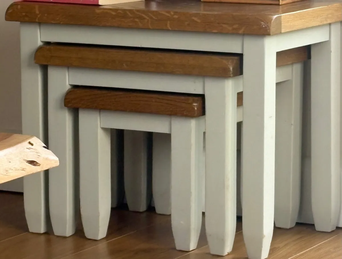 Oak Nest of tables