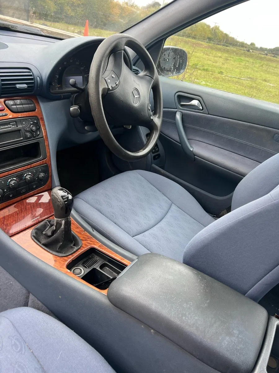 01 Mercedes C220 - Image 4