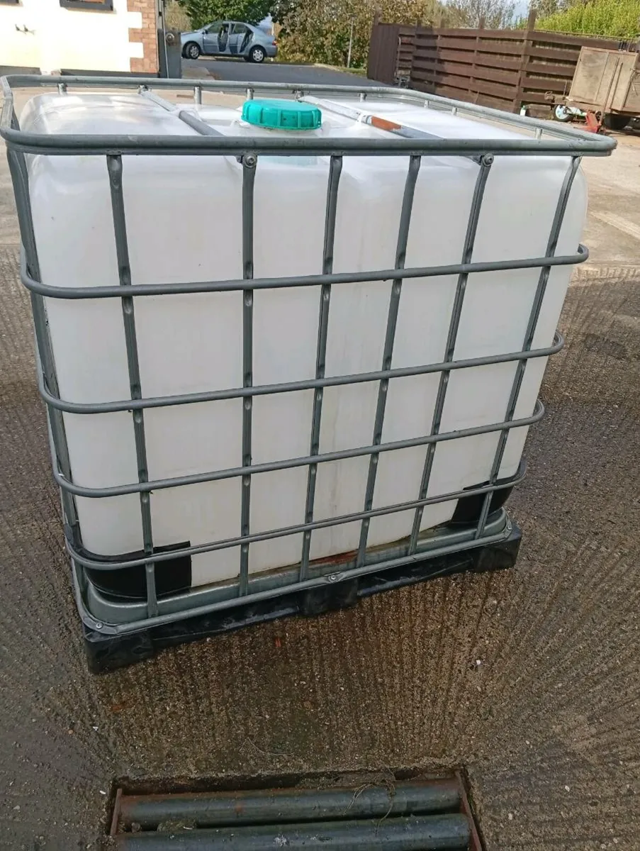 water tank and trailer - Image 1
