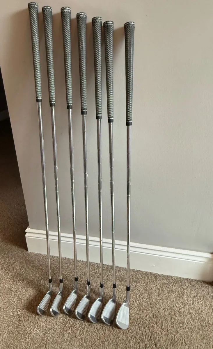 Titleist AP2 718 irons 4-PW - Image 1